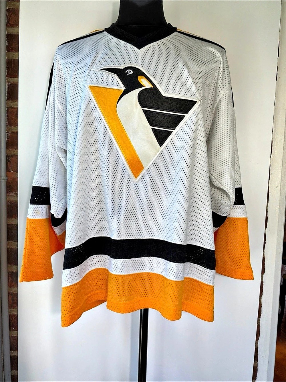 Vintage 90’s CCM Maska Pittsburgh Penguins Stitched Home Jersey Size XL